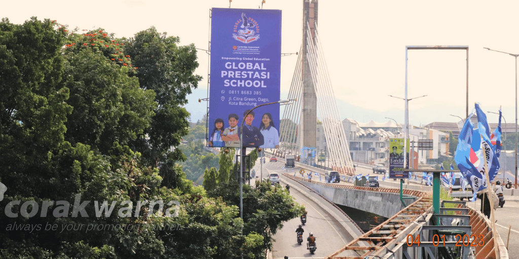 Papan Iklan di Jalan Flyover Pasupati